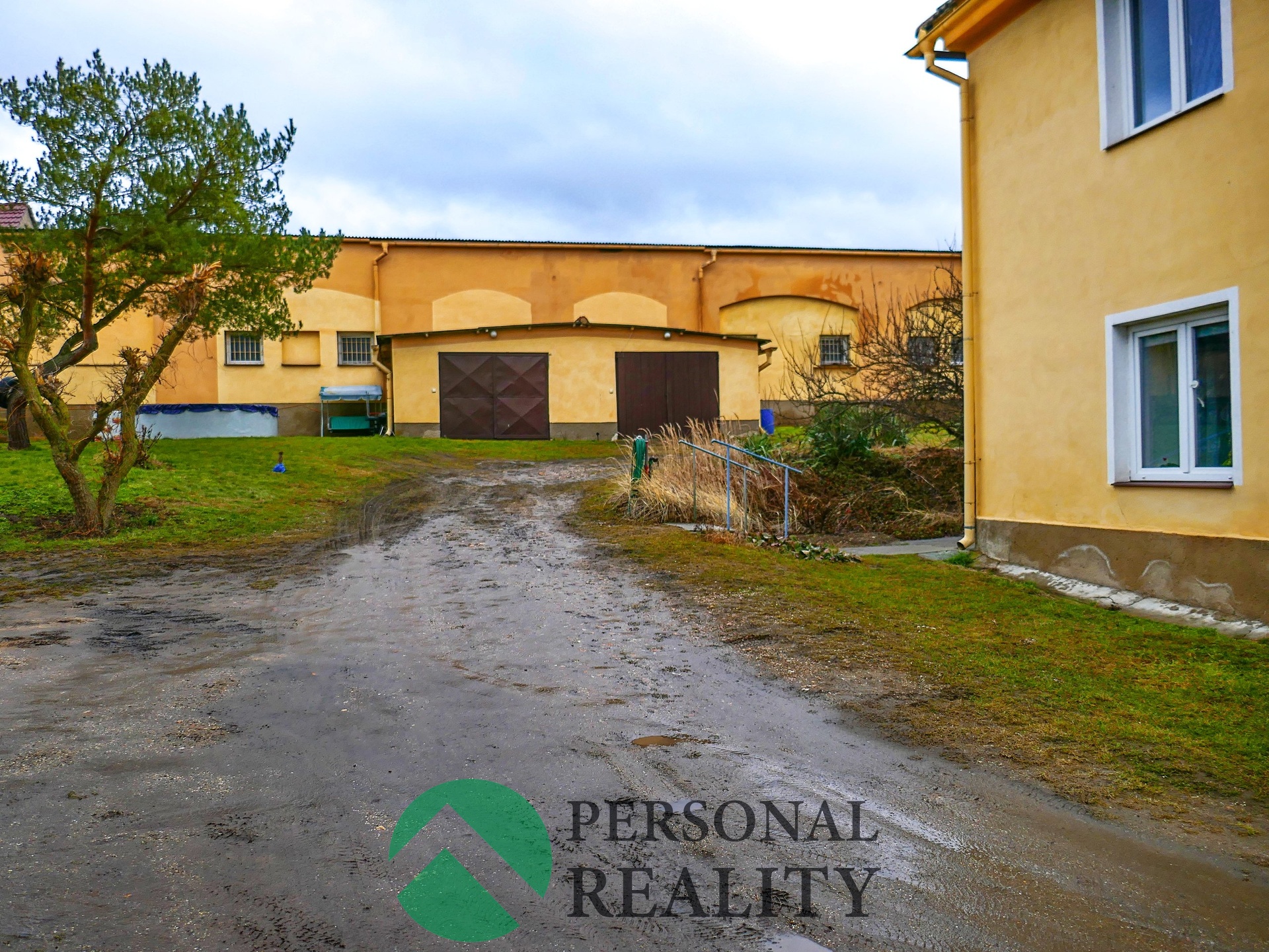 K bytu patří i garáž