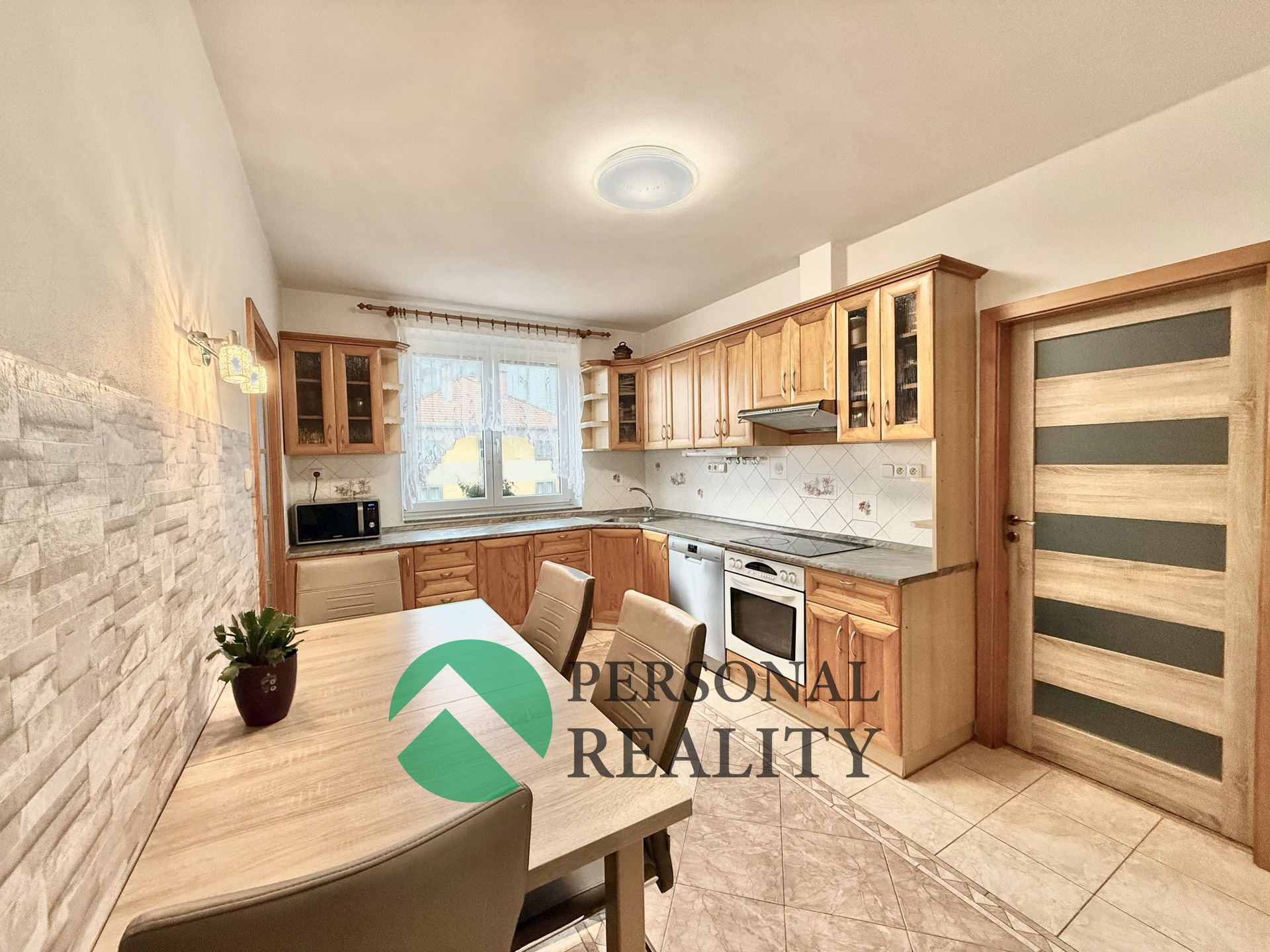 6B52E564-8002-4B9C-AF8D-8DAD344415EA_1_201_a