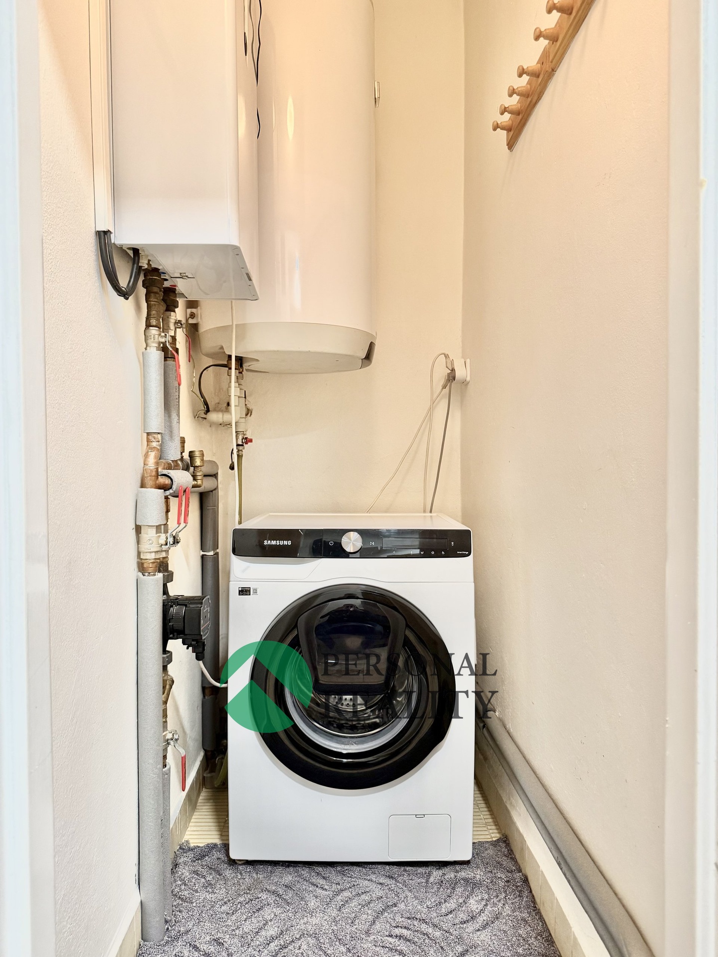 7D4587B2-0033-442D-BA43-012C6A46C855_1_201_a