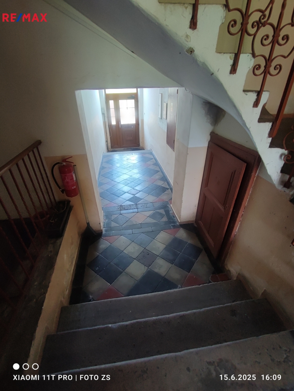 vstupní schodiště domu