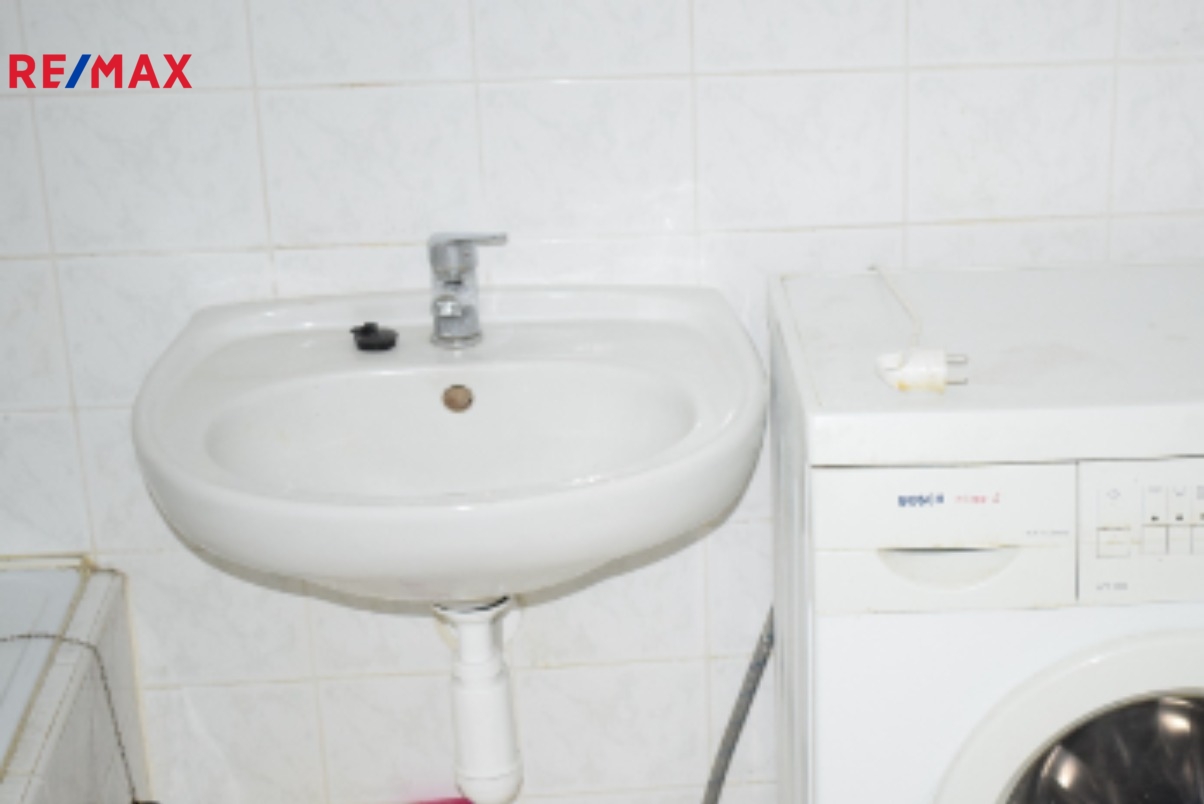 Koupelna umyvadlo pračka