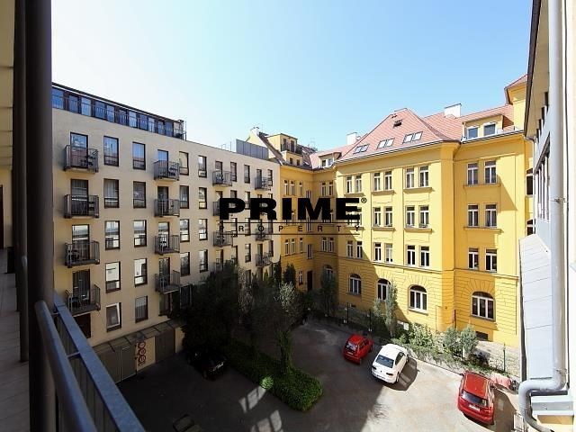 Pronájem kanceláře 63 m², Praha
