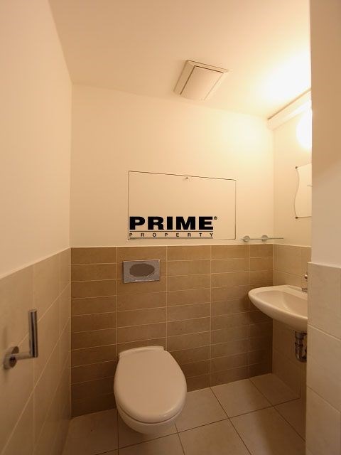 Pronájem kanceláře 63 m², Praha