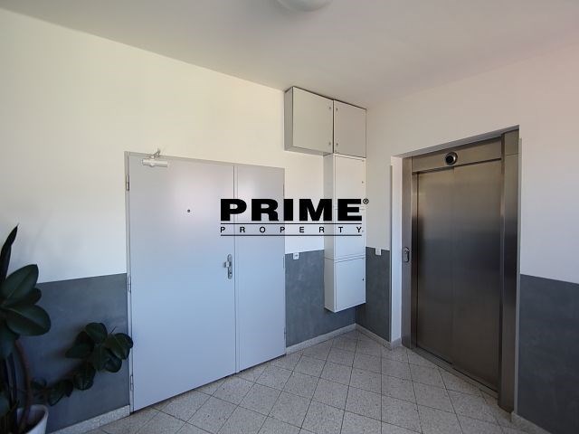 Pronájem kanceláře 63 m², Praha