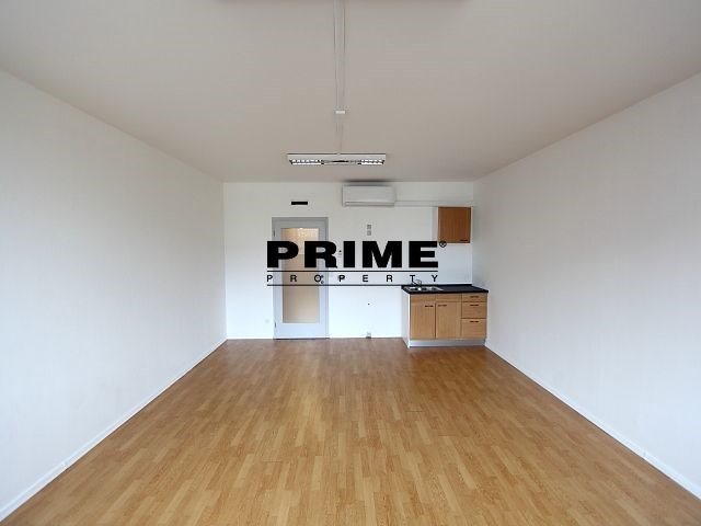Pronájem kanceláře 63 m², Praha