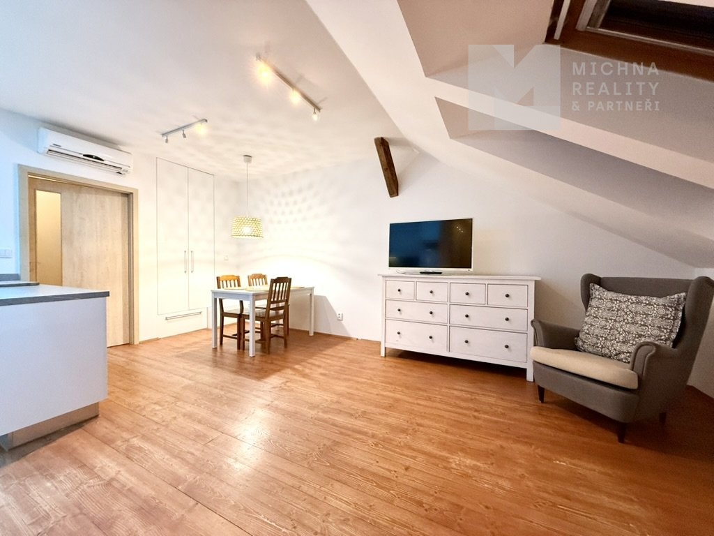 8925F38A-B0B8-4241-8D3A-59E7C3BBB797_1_105_c