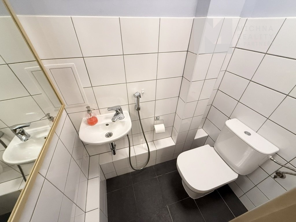 11A90712-E90F-4046-91BF-223663CB8361_1_105_c