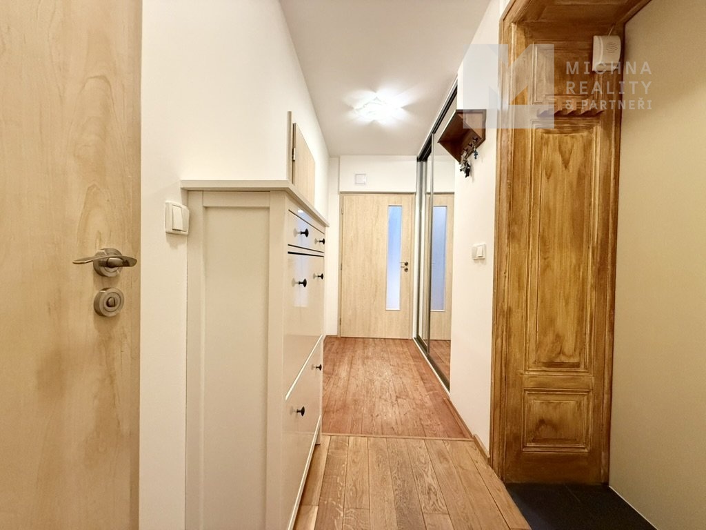 E94B2E34-DA07-467F-881D-0EA7E695A91B_1_105_c