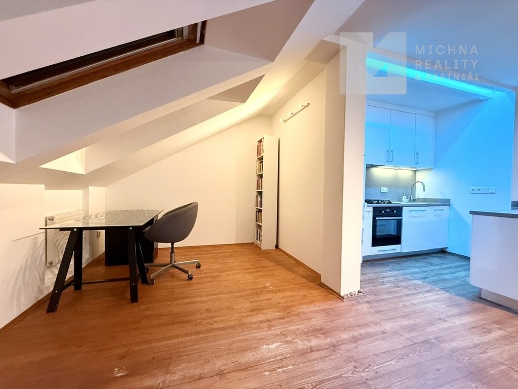 B1F62377-BB06-44DD-90E6-23D8B402C0C8_1_105_c