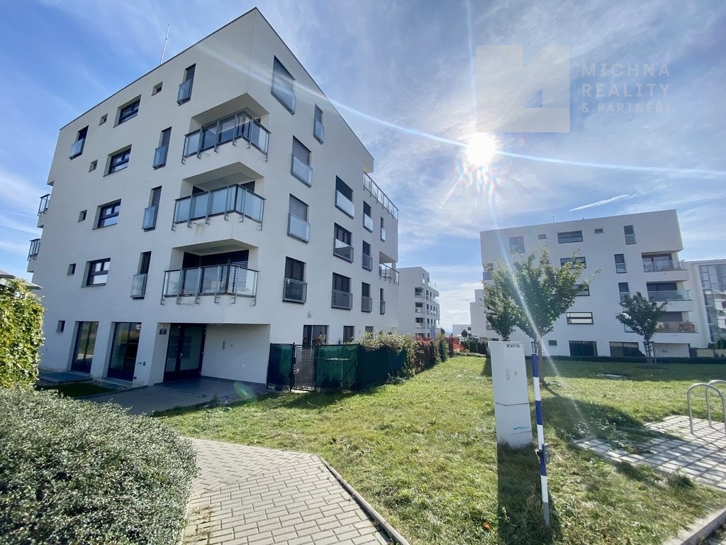 B4A7B6A4-4C2E-432C-9A81-B12BC3AC1A85_1_105_c