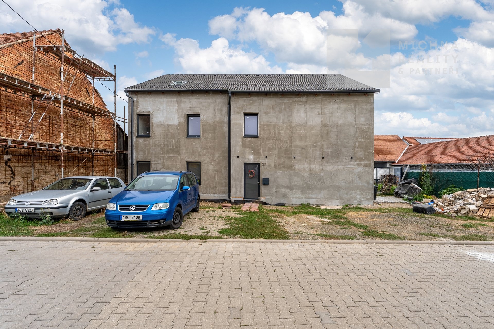 Dům