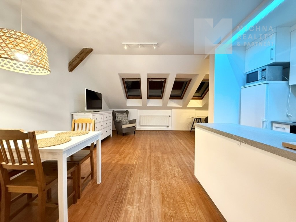 76A73EFA-0244-49E2-92B3-361E5019A346_1_105_c