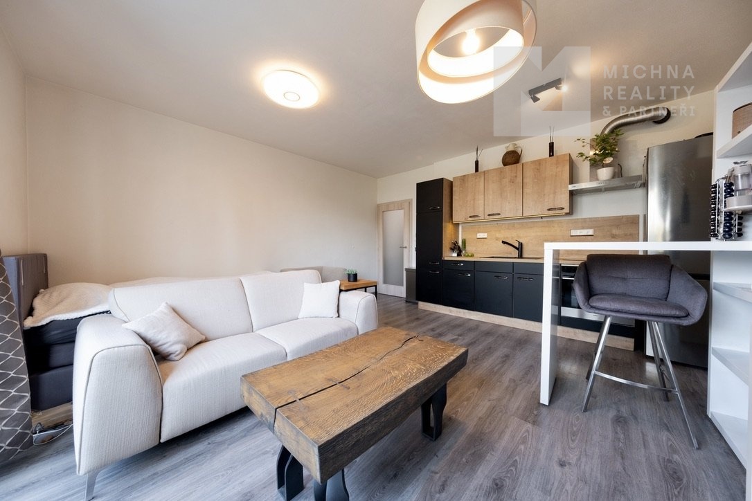 62177C06-0546-4606-B481-4848C16F0905_1_105_c