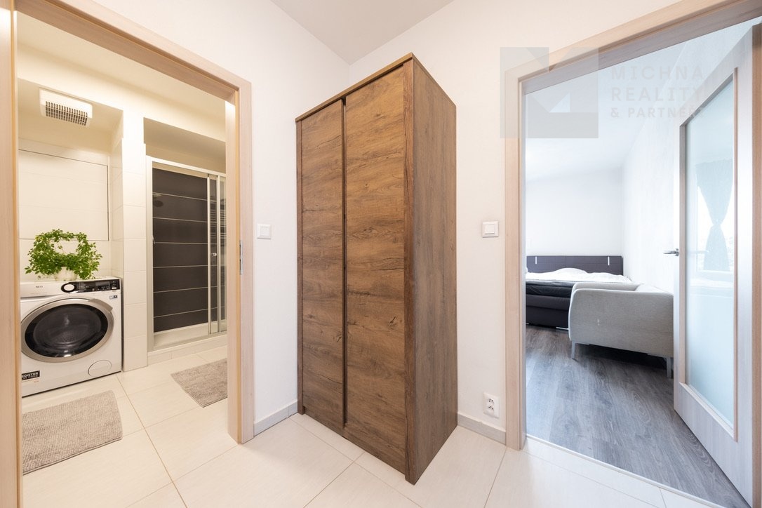 0AADBA6D-FC55-40CF-975B-72F939F0F176_1_105_c