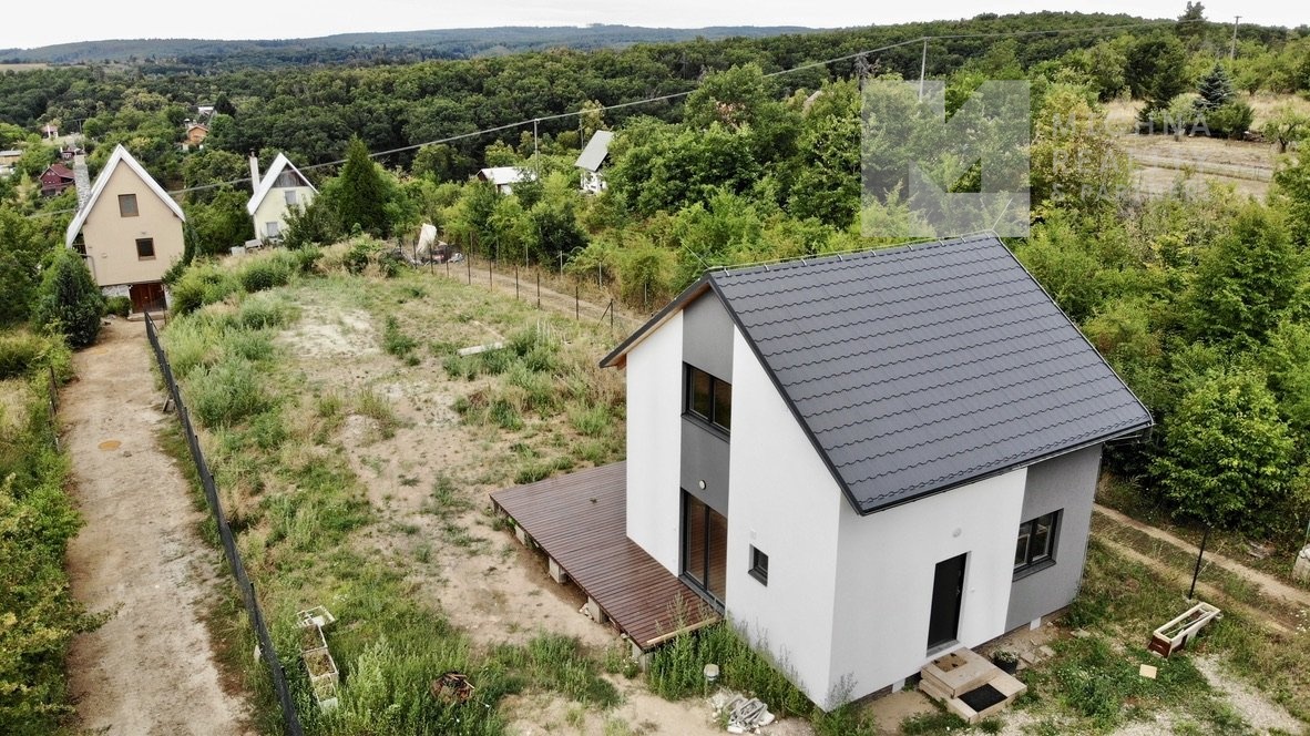 House, 82 m², land 1032 m²