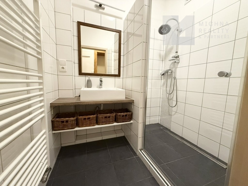 906EAC8C-5A37-496D-86FE-3D08974DE8A3_1_105_c