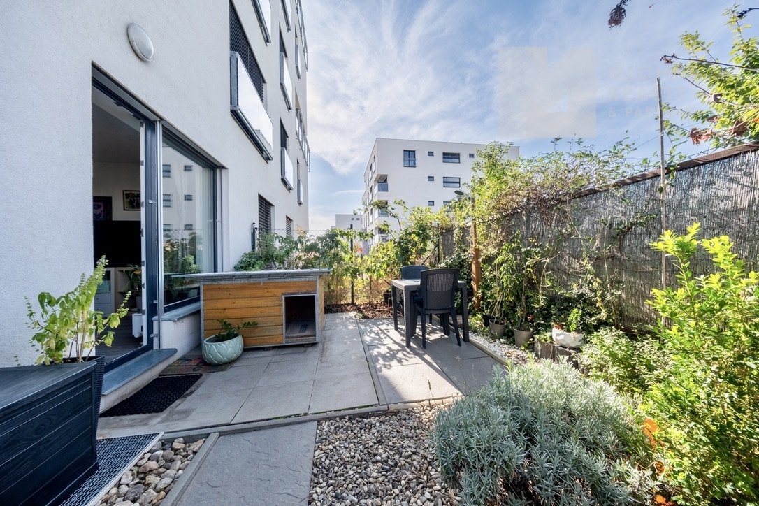 53802902-65DC-4217-BF73-2DA09B854928_1_105_c