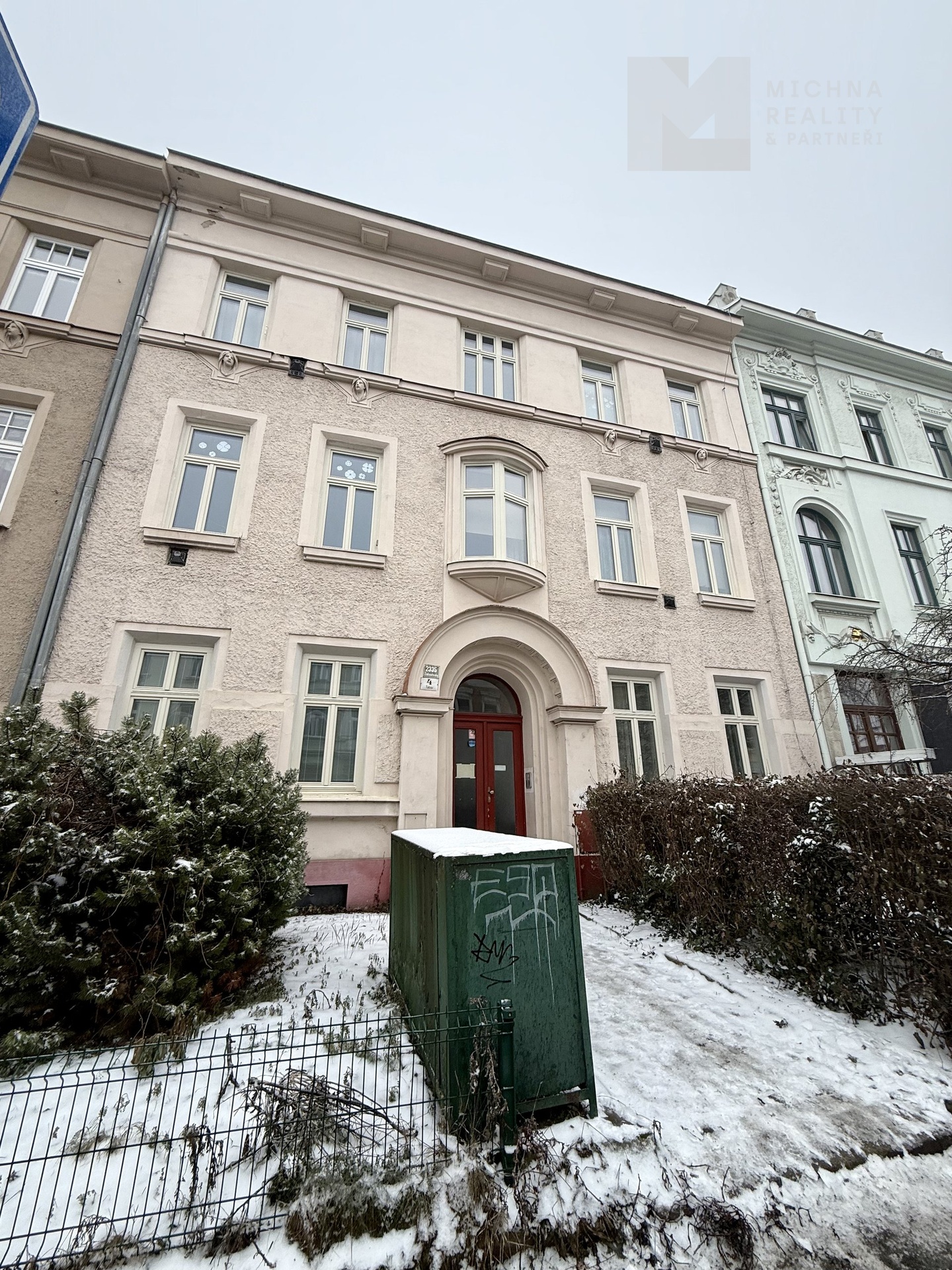 FA324F4C-FB68-4293-B83E-FDCB25272DB9_1_201_a