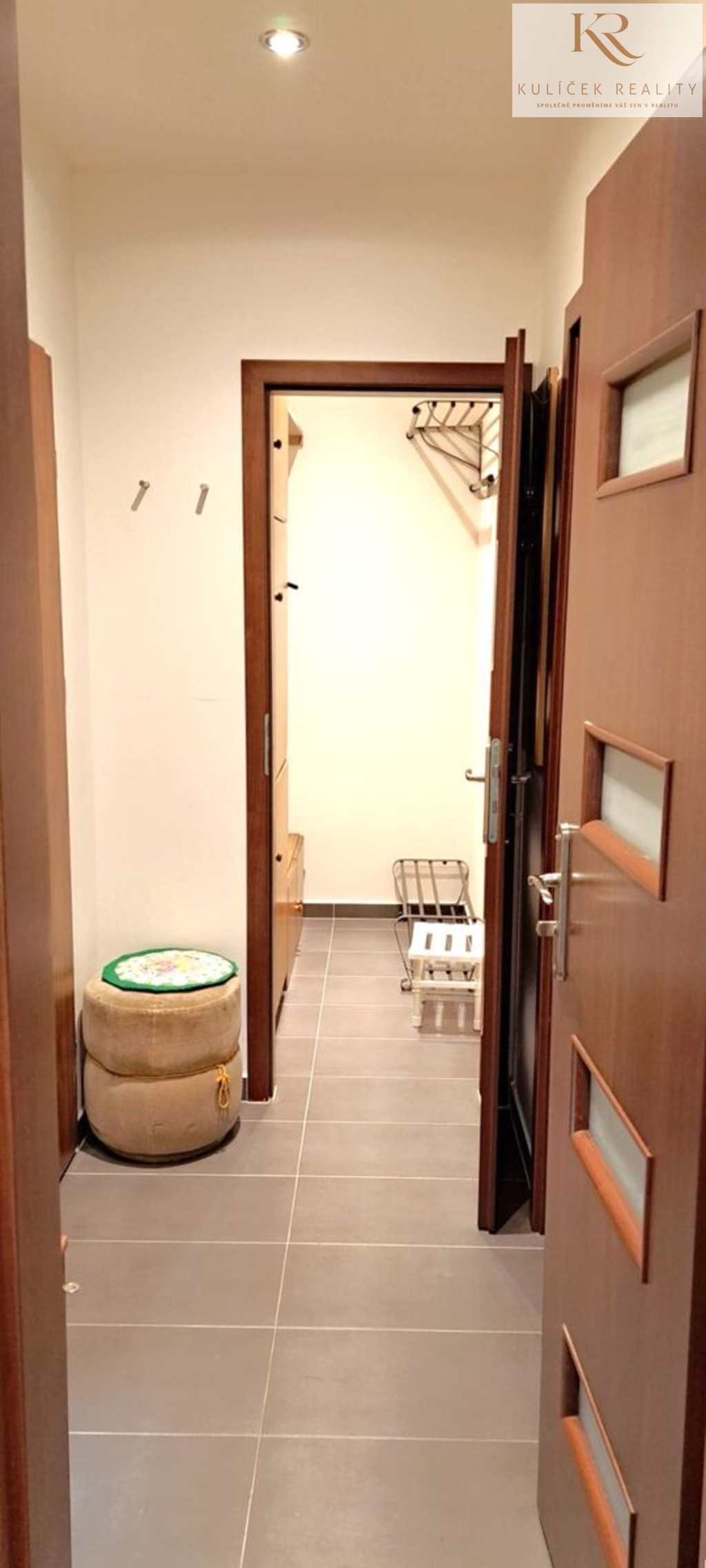 KULÍČEK Reality - Prodej bytu - Předsíň + komora