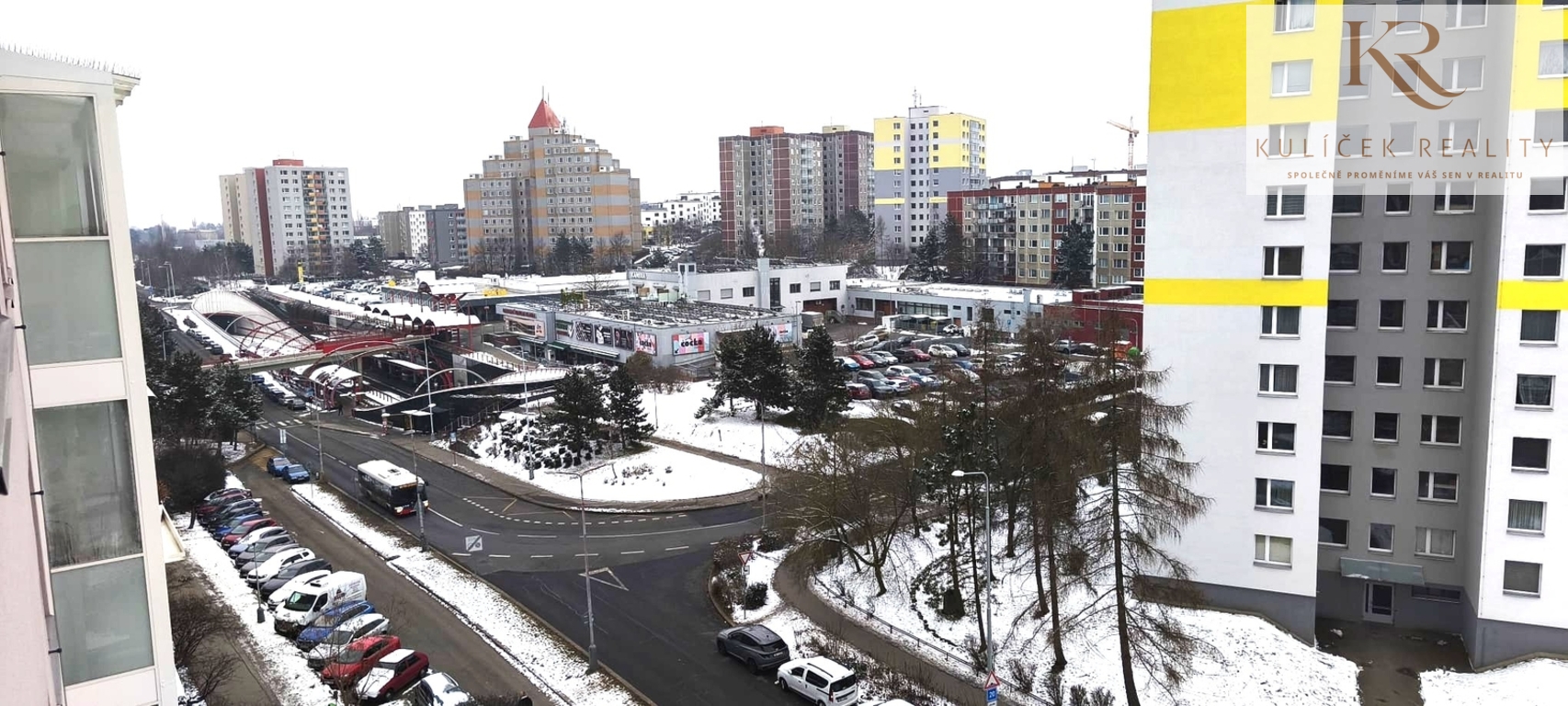 KULÍČEK Reality - Prodej bytu - Pohled před dům
