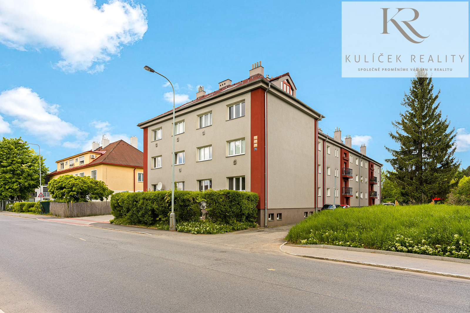 KULÍČEK Reality - Prodej bytu - Dům z ulice