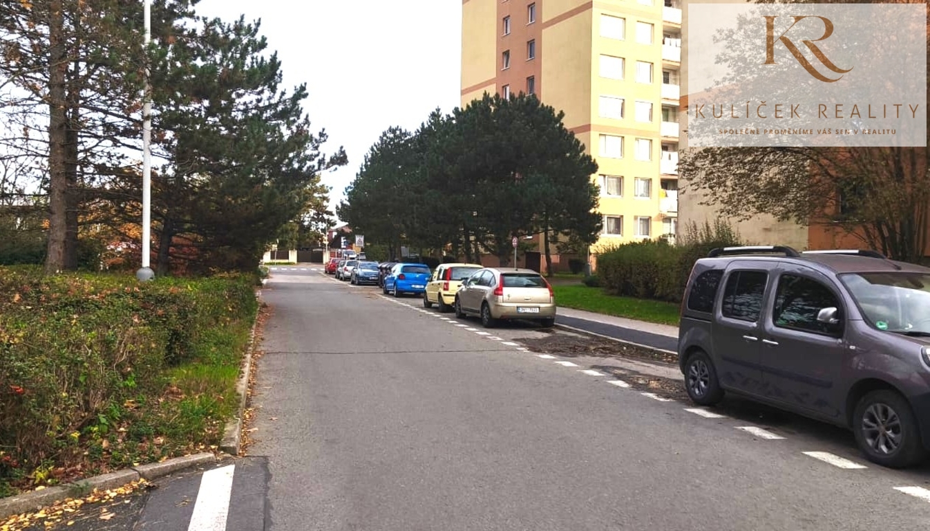 KULÍČEK Reality - Pronájem garáže - Jahodnice, Praha 9