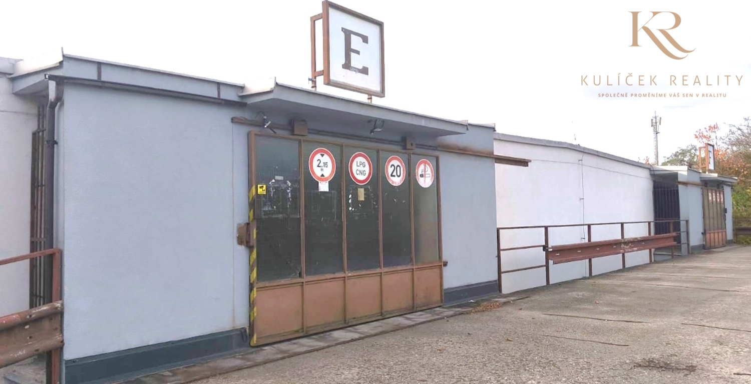 KULÍČEK Reality - Pronájem garáže - Vjezdová vrata