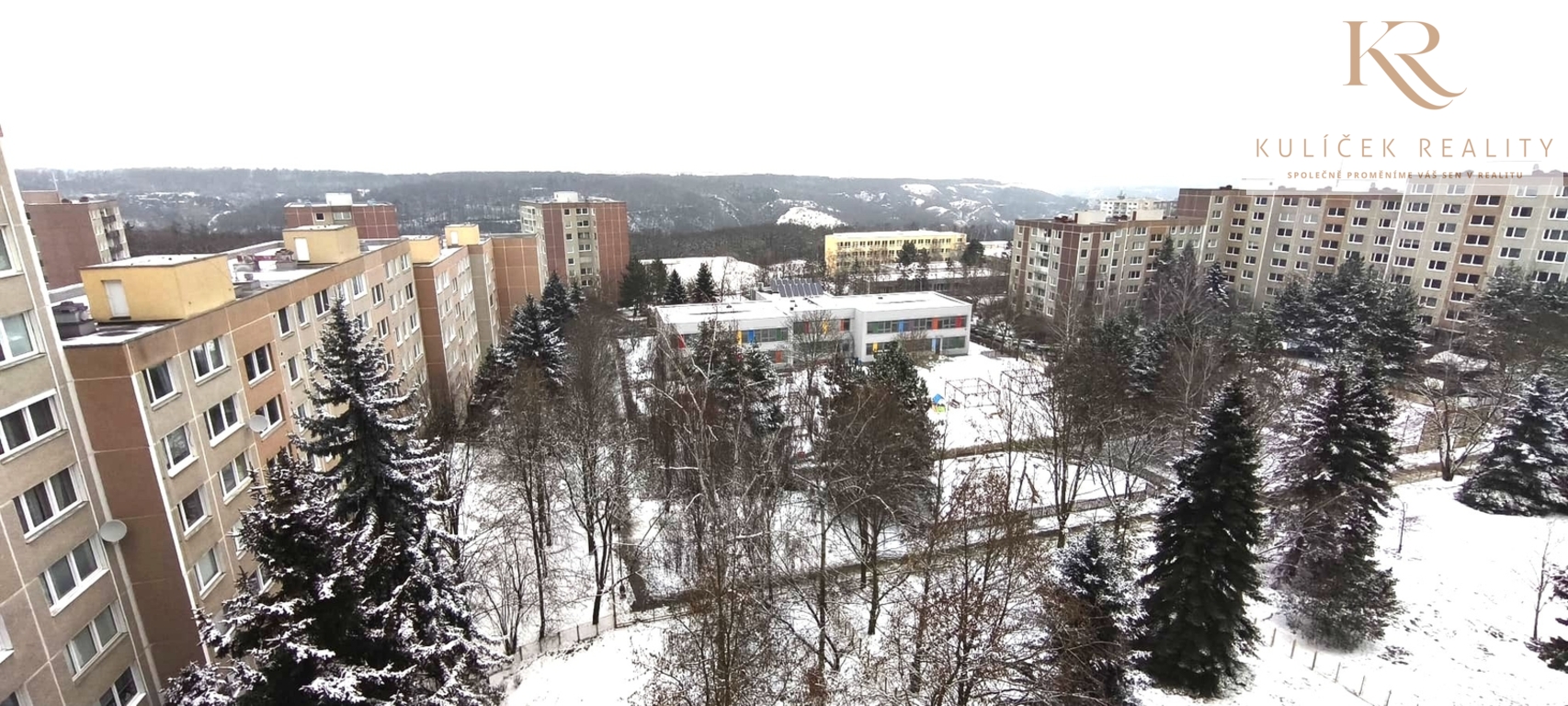 KULÍČEK Reality - Prodej bytu - Pohled za dům