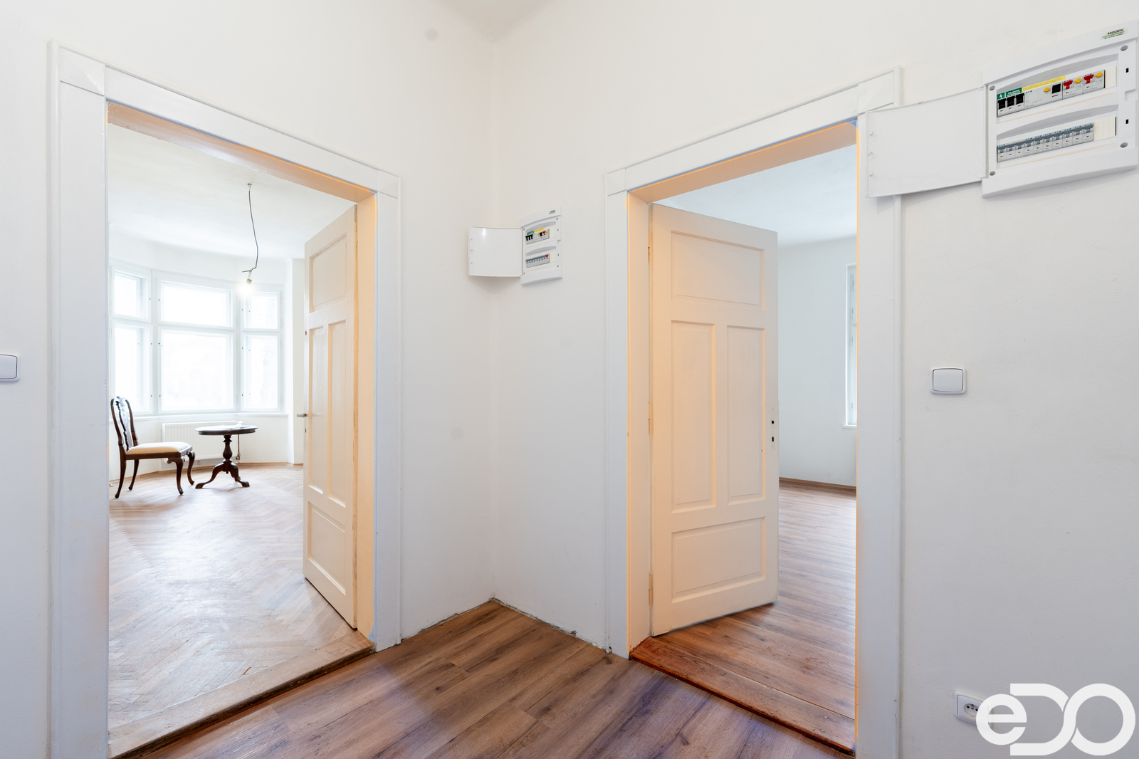 vstupní předsíň do obou částí bytu