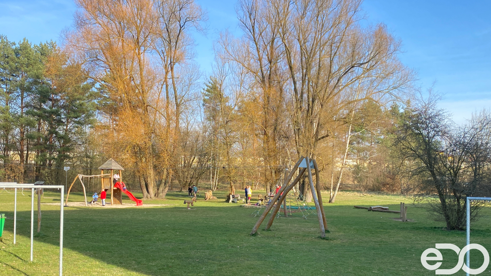 Dětské hřiště u domu