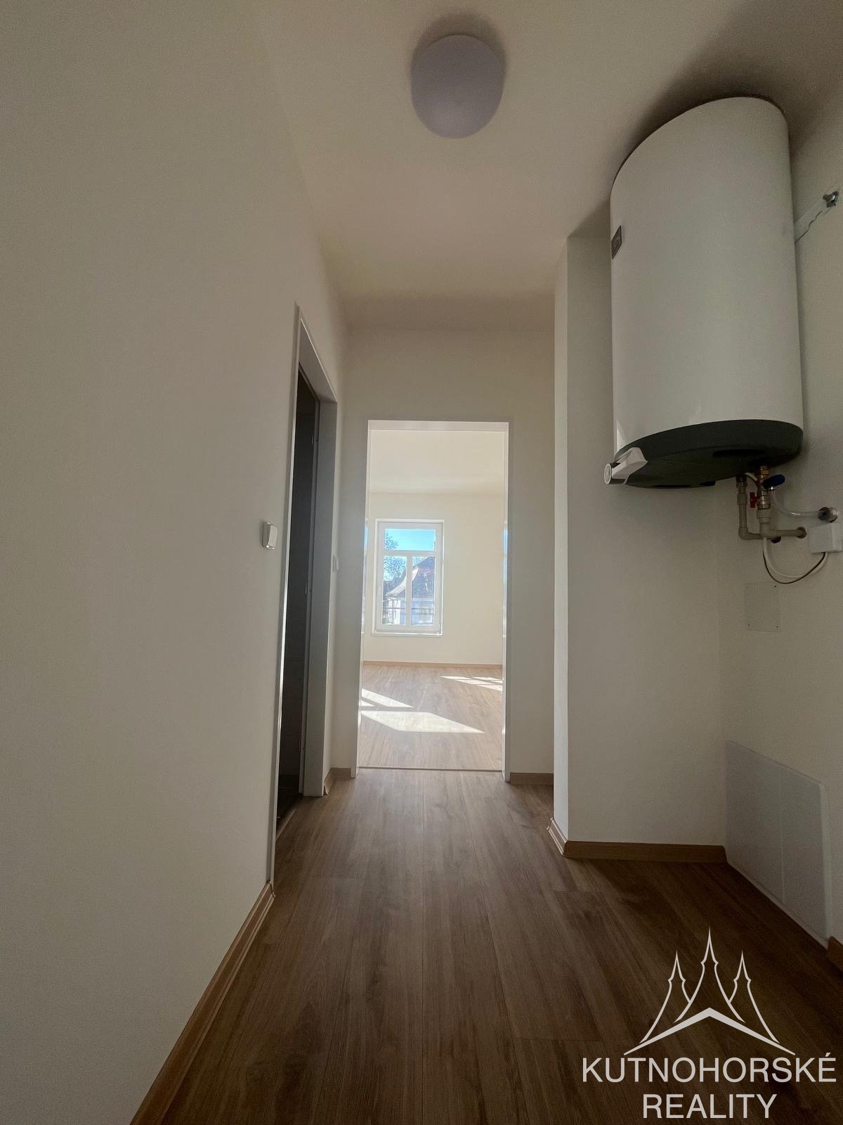 0c2735ac-8310-4fa8-9fd5-2eeae7ae95f3