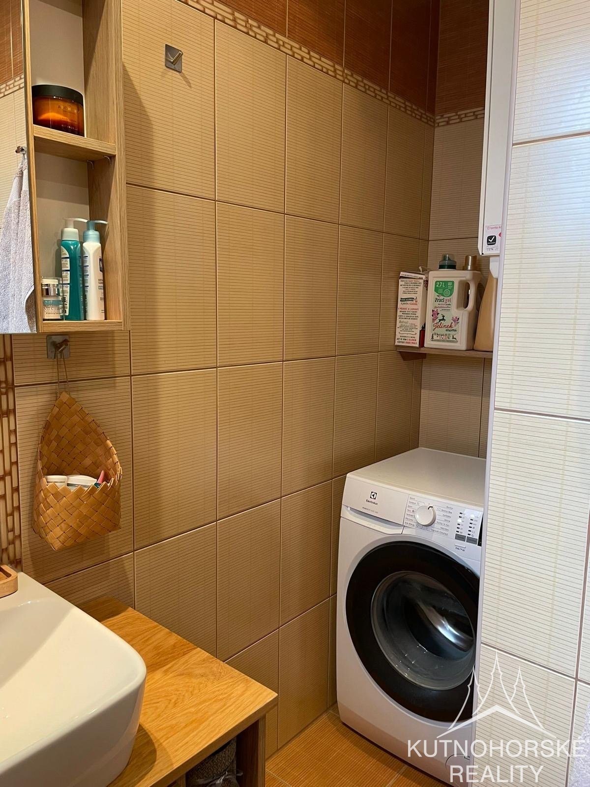 6d7ed9d7-087c-433f-870a-7c7eb3e9b1b3