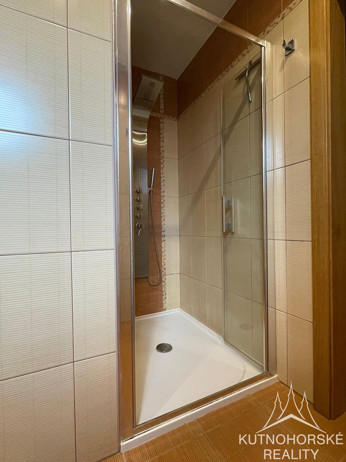 98d56abb-d0b5-4381-be81-8b038996ecfb