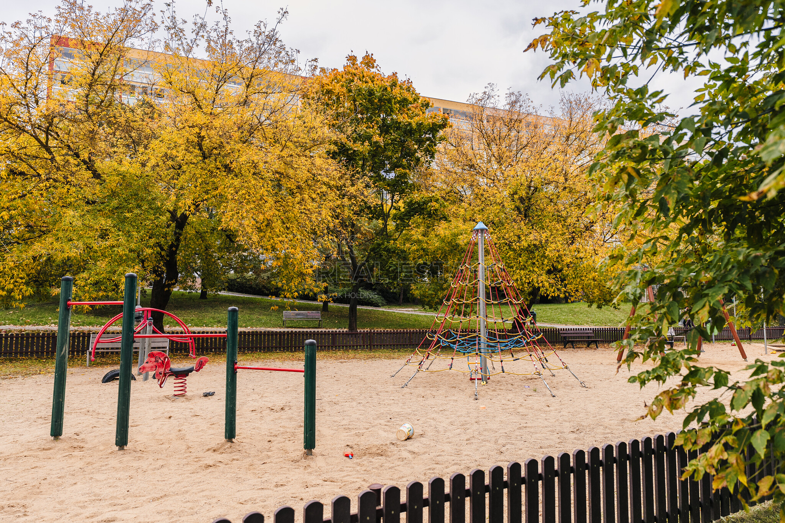 hřiště za domem