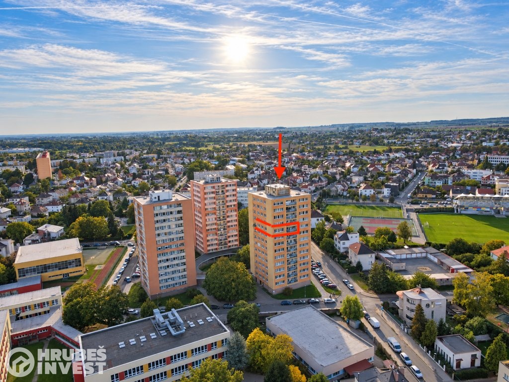 32_Letecký pohled na město se třemi věžemi