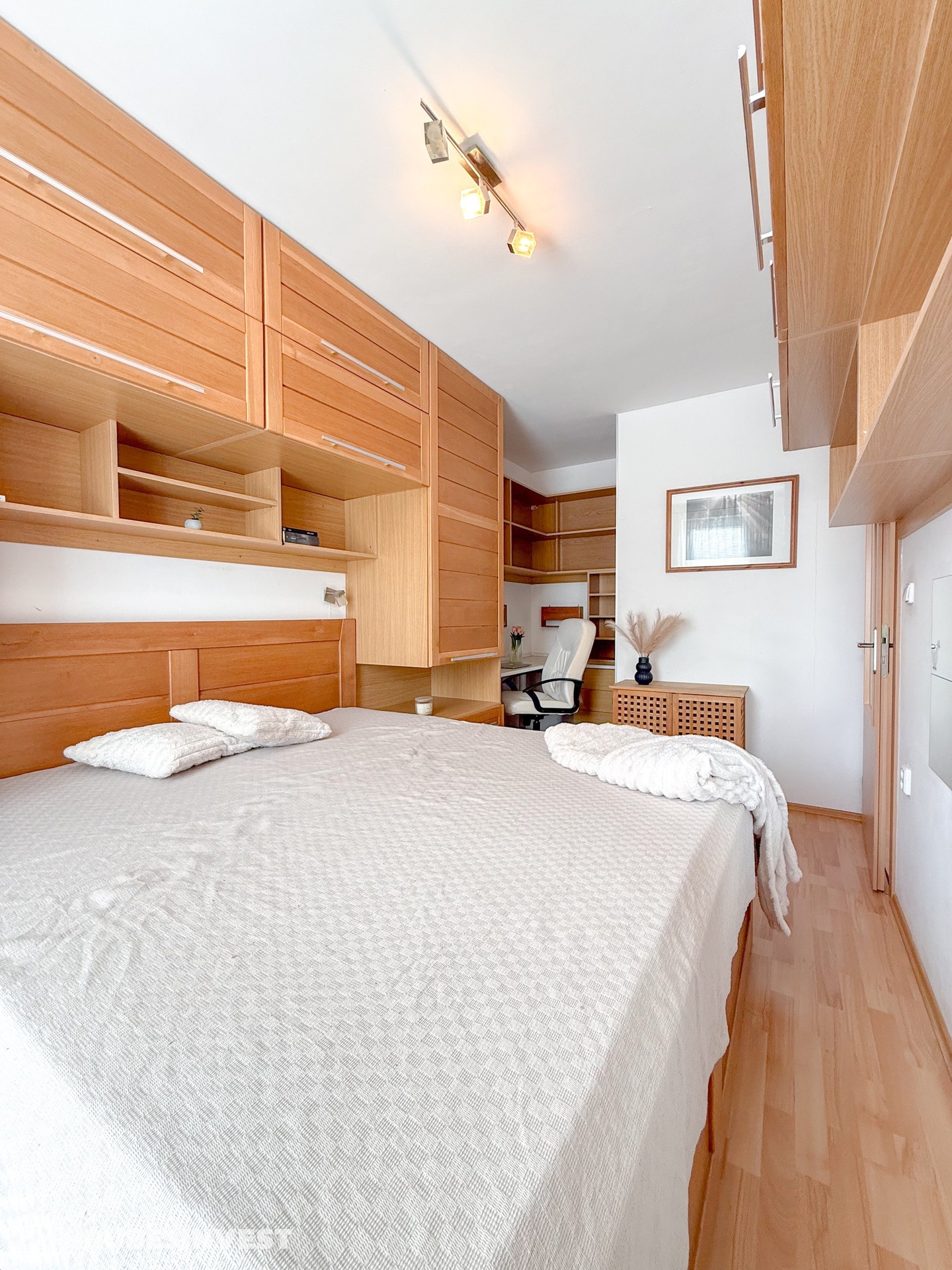 Ložnice s pracovnou