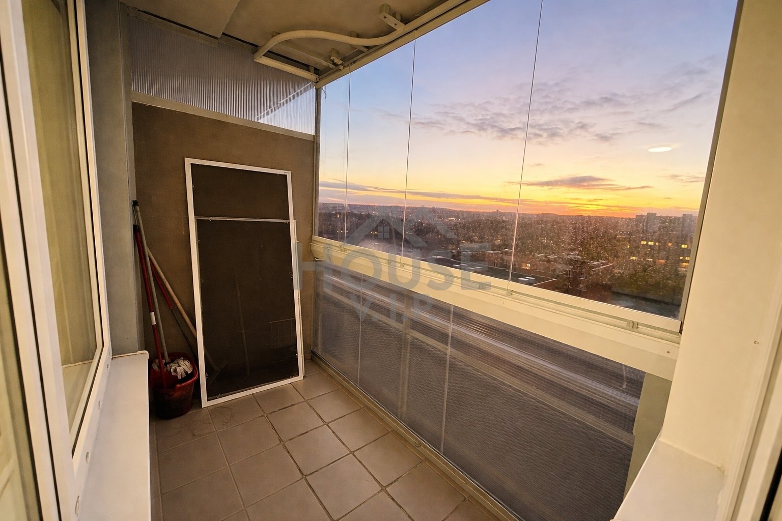 0607270A-9ED8-49AD-8AD8-BED21C9C90D8