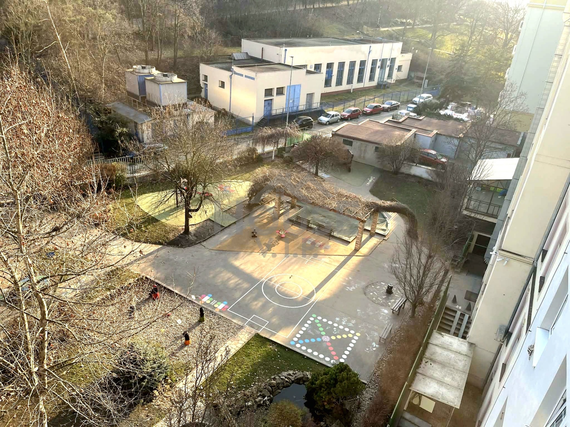 ec118c72-0965-40a6-9a0c-e725cbeb946b(1)