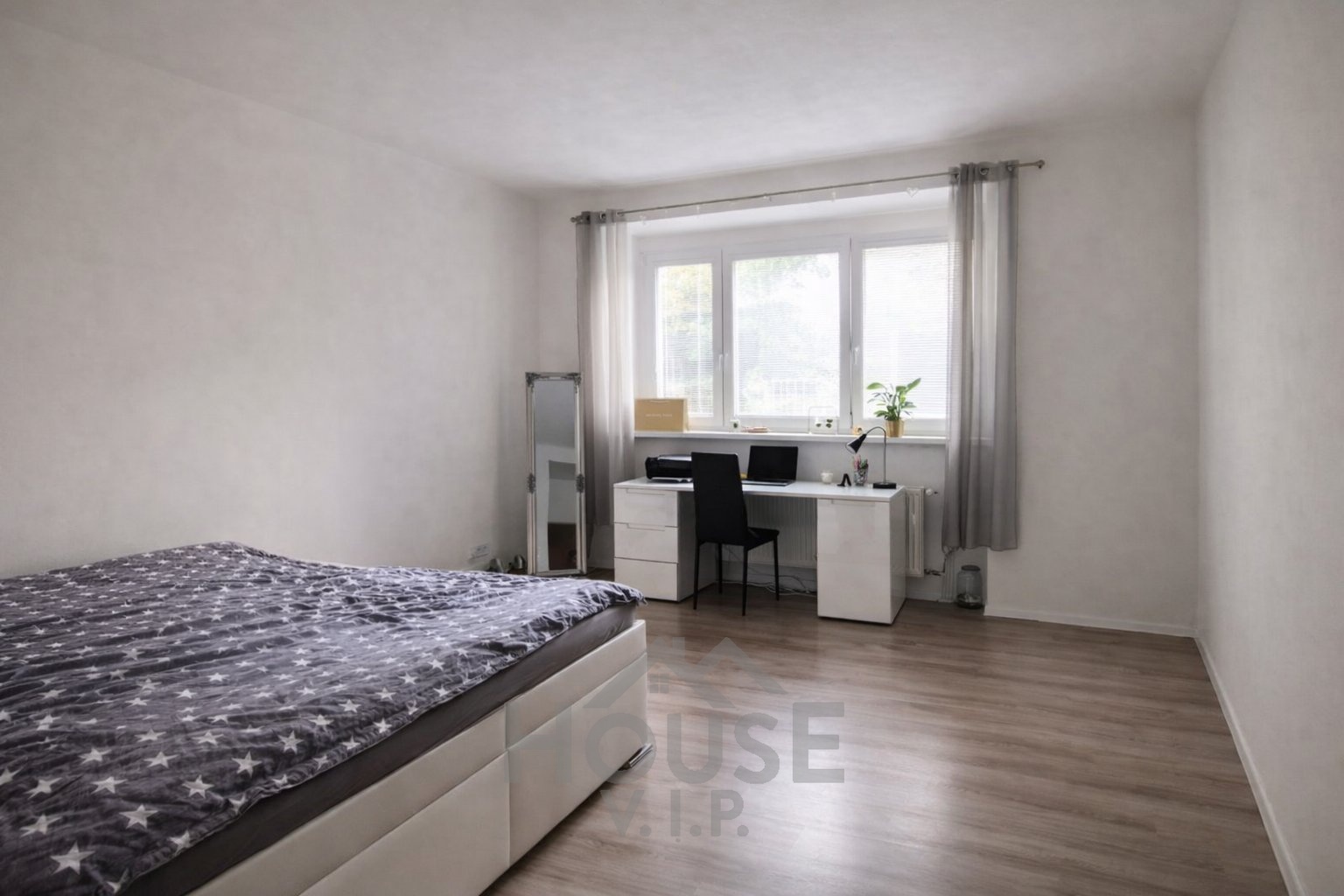 CC495E64-6CF9-4D7A-B743-CA0E2EA1CABE