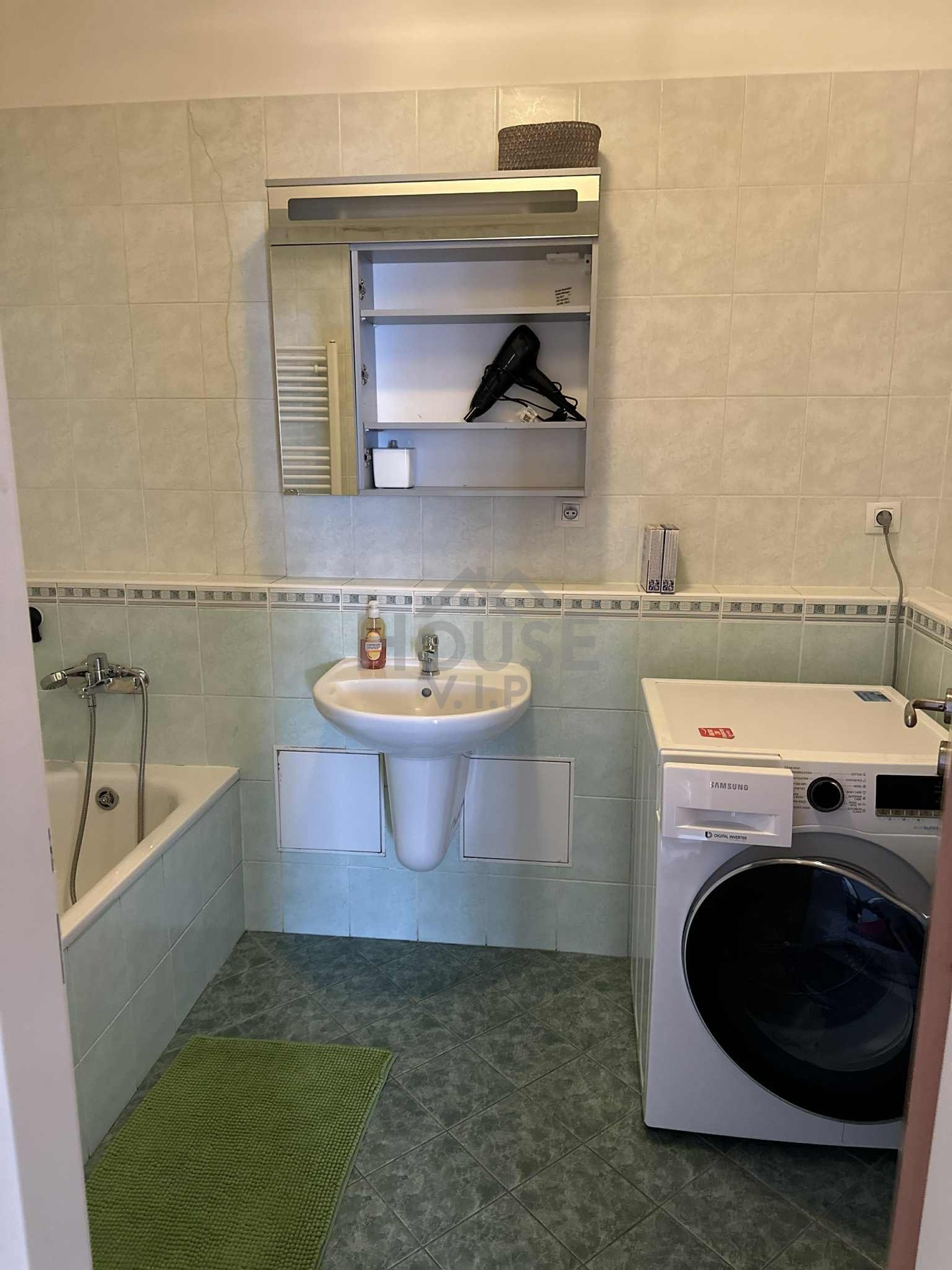 69441568-cf7c-4490-abc3-4c1328caa199