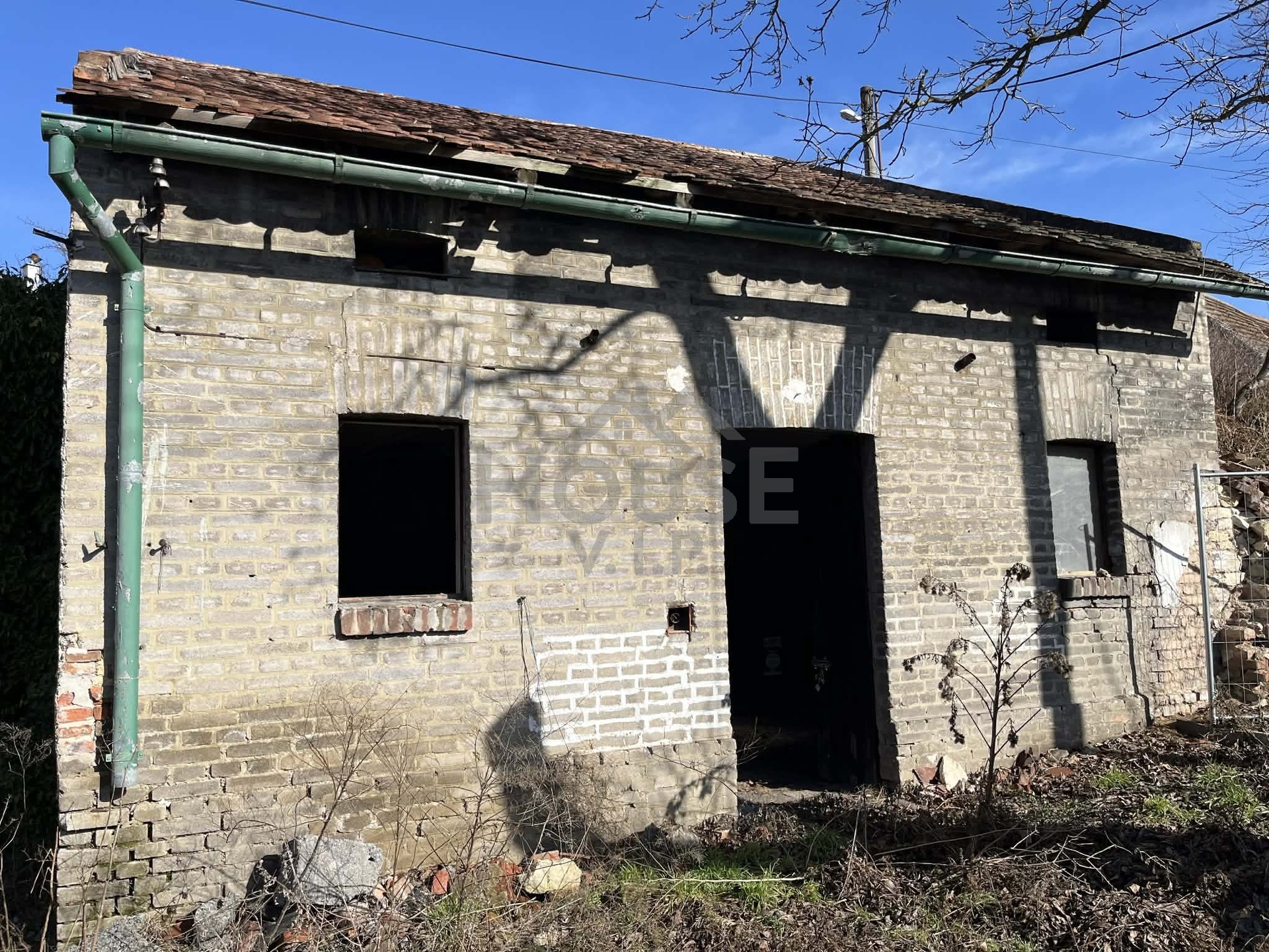 a825be79-bdfe-4390-9a73-d6630412c305