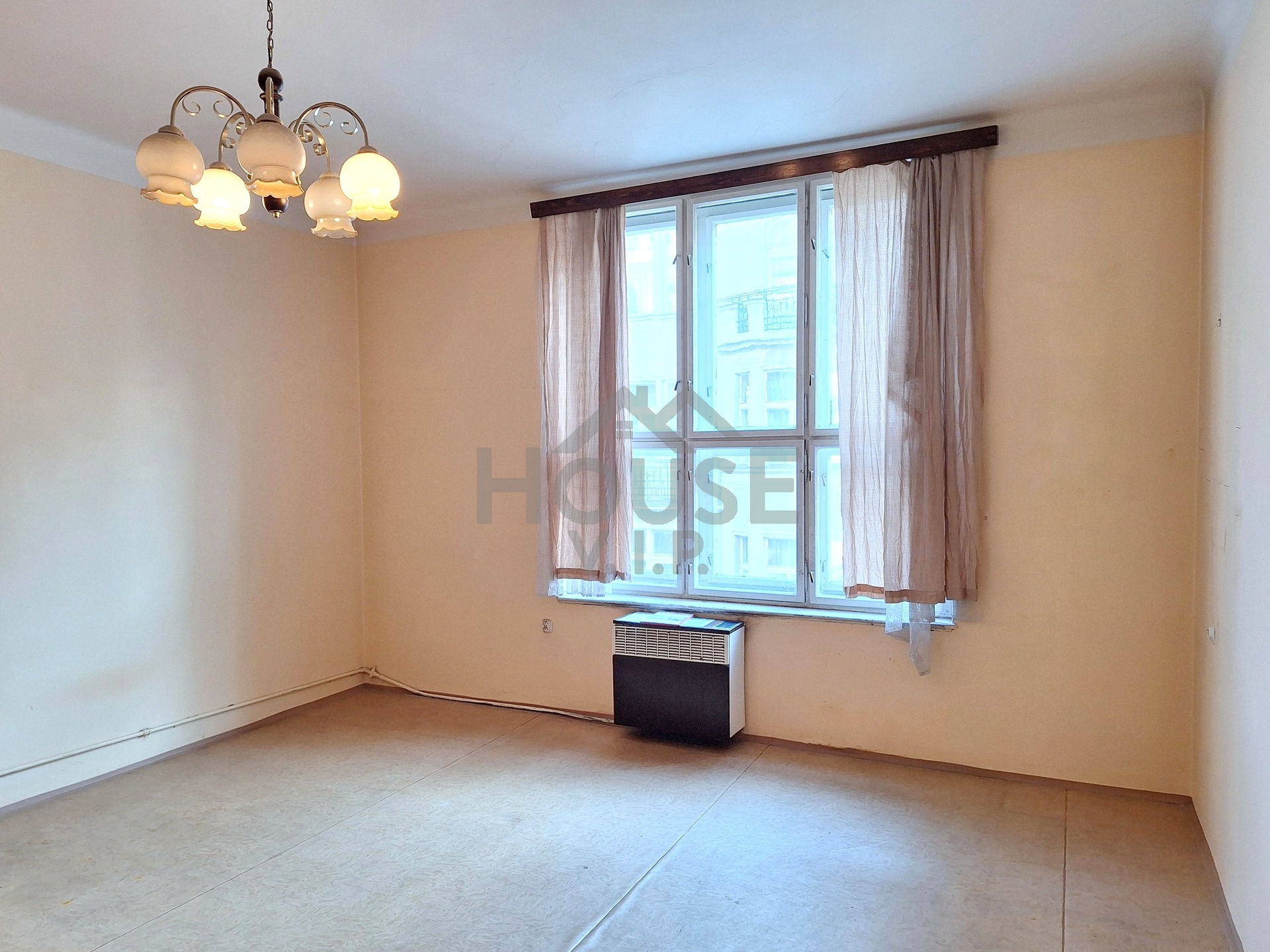 Bilkova-06032025_151900_defurnished