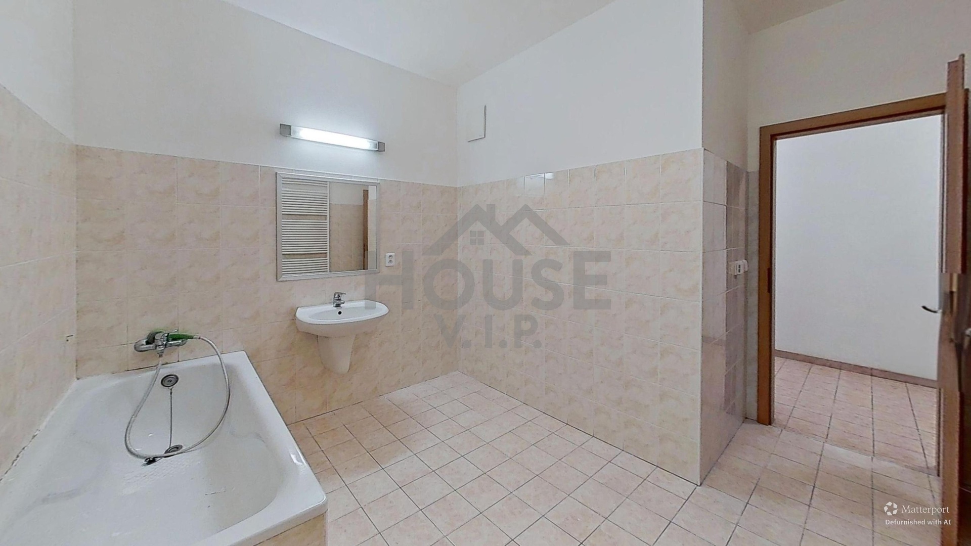 9-Jerabinova-Bathroom-Defurnished