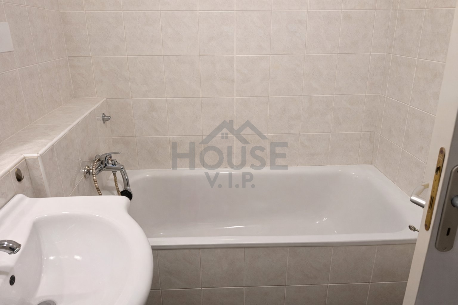 7C53A4A4-65A8-4DEF-BA26-C7615D8E398D