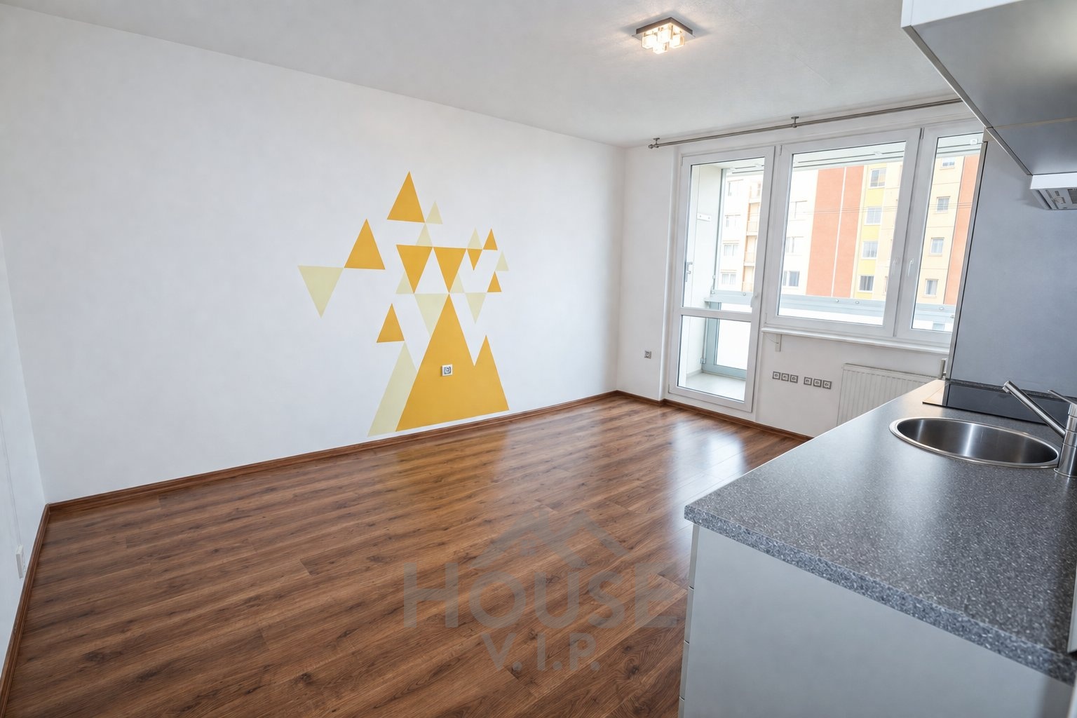 DDCE51C4-3917-4411-BA21-C151608178BB