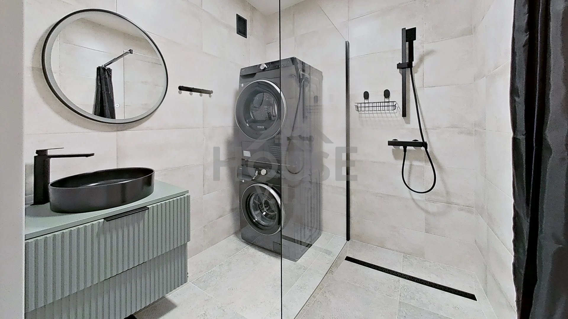 SBK8gqchzXf-Bathroom