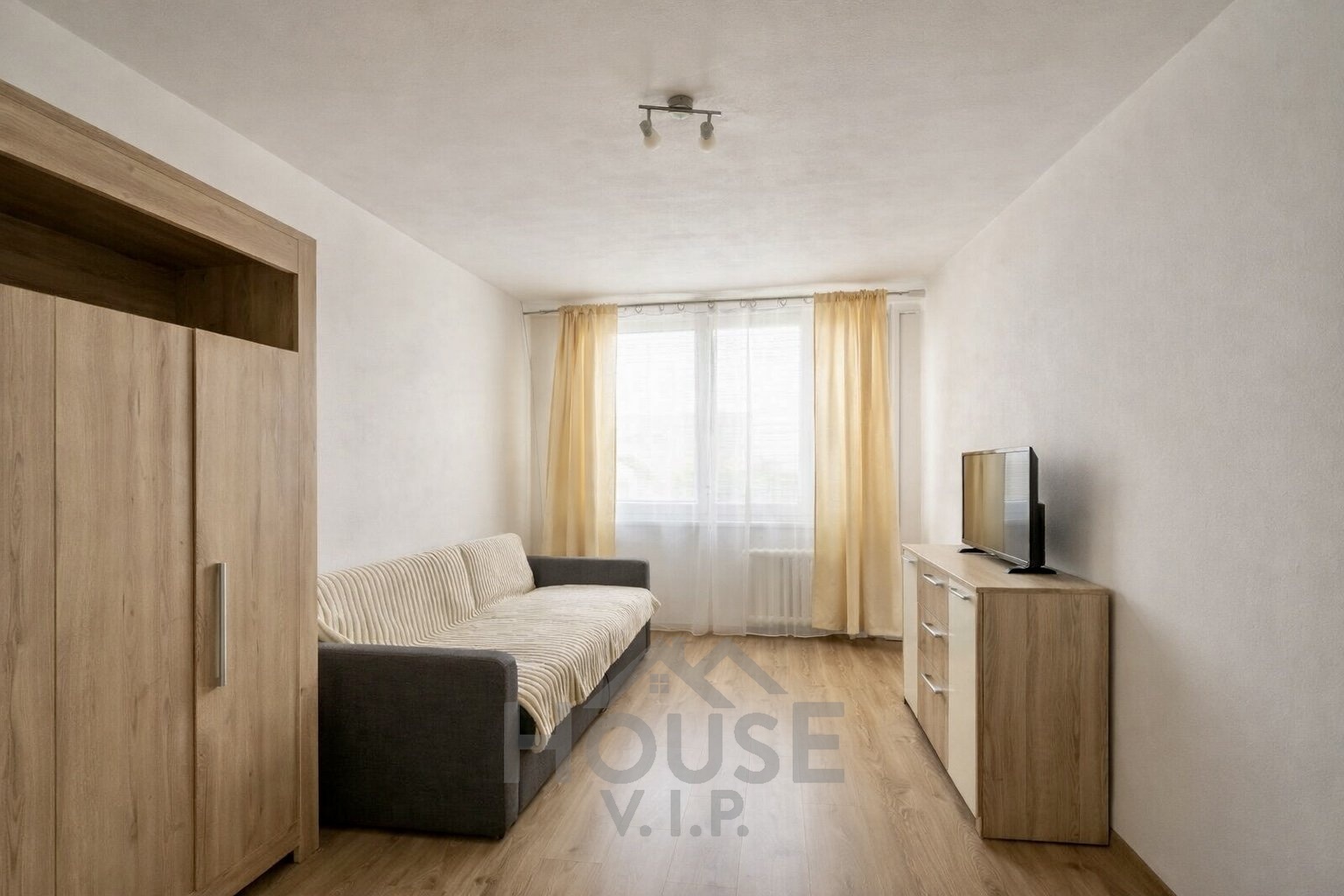 22F99B76-52A8-44D3-99B1-8C21E75A5045