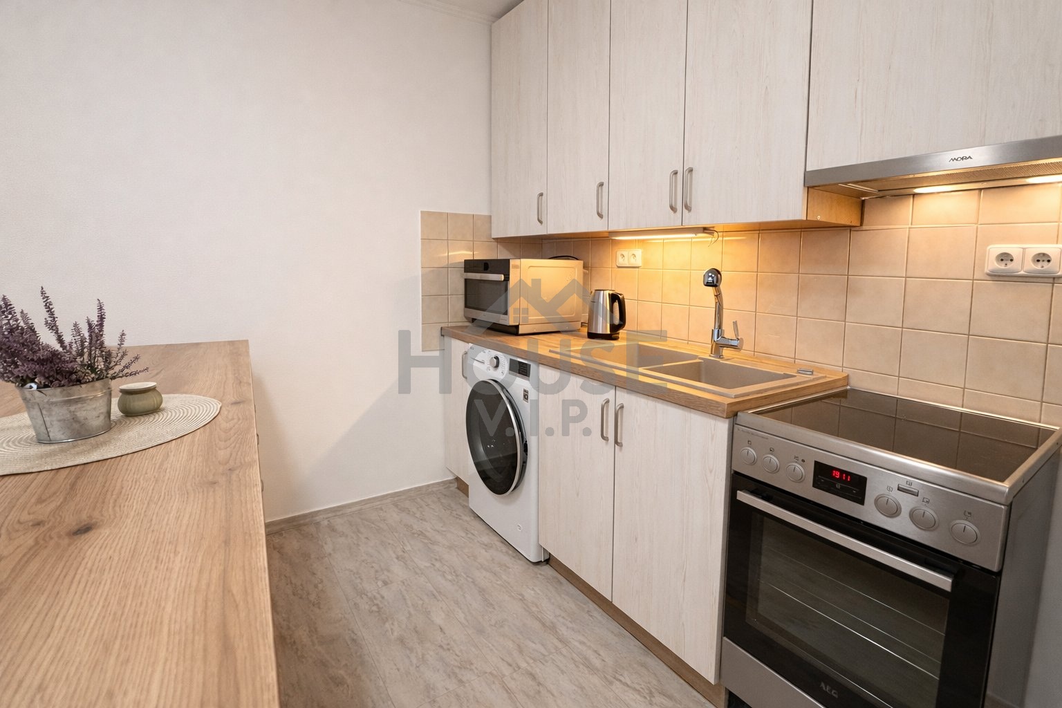 908535E9-2824-453E-A970-EBBCC9A076C9