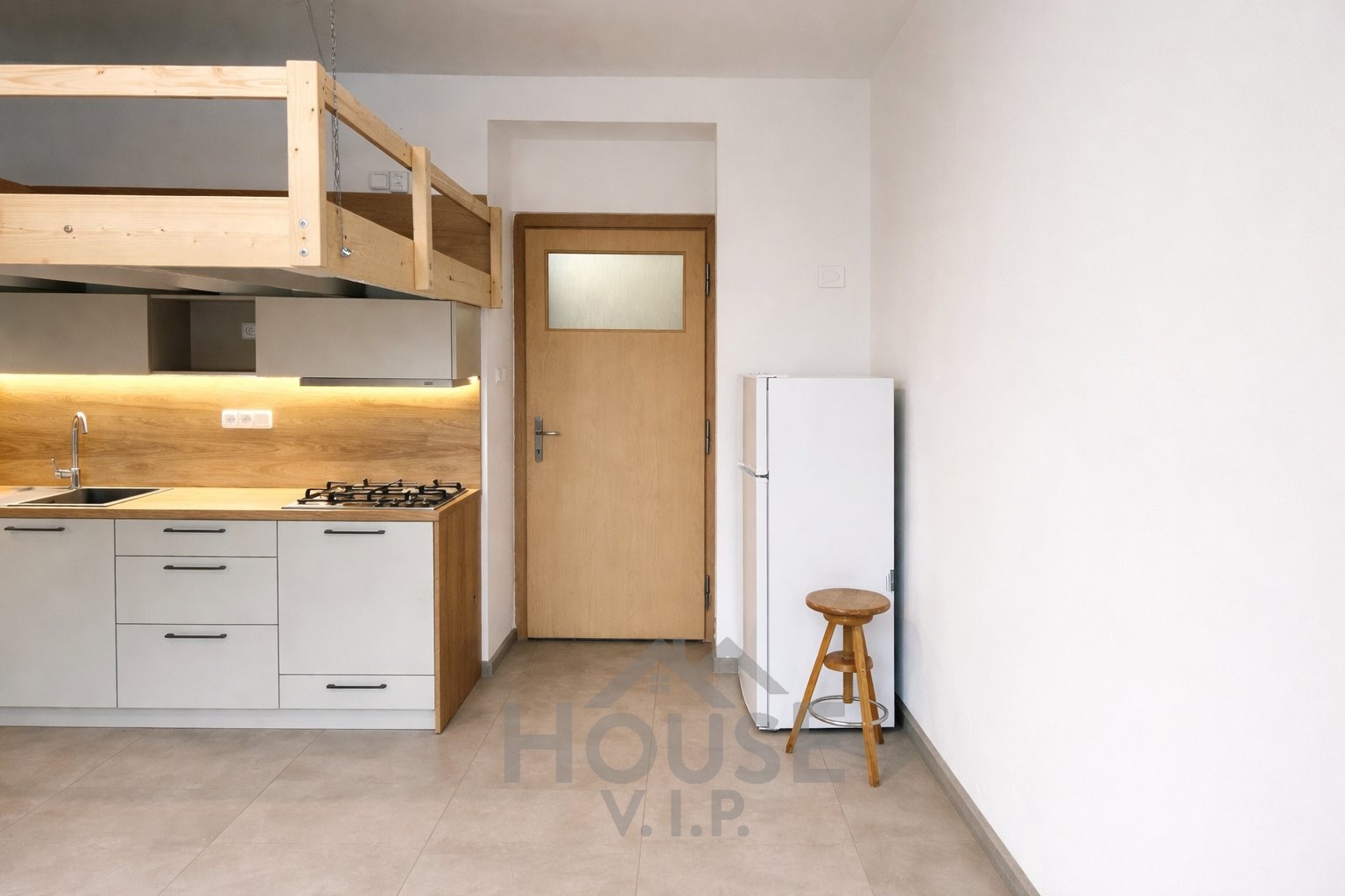 E2250BFC-76F9-4B9E-898A-A686FD14ADD4