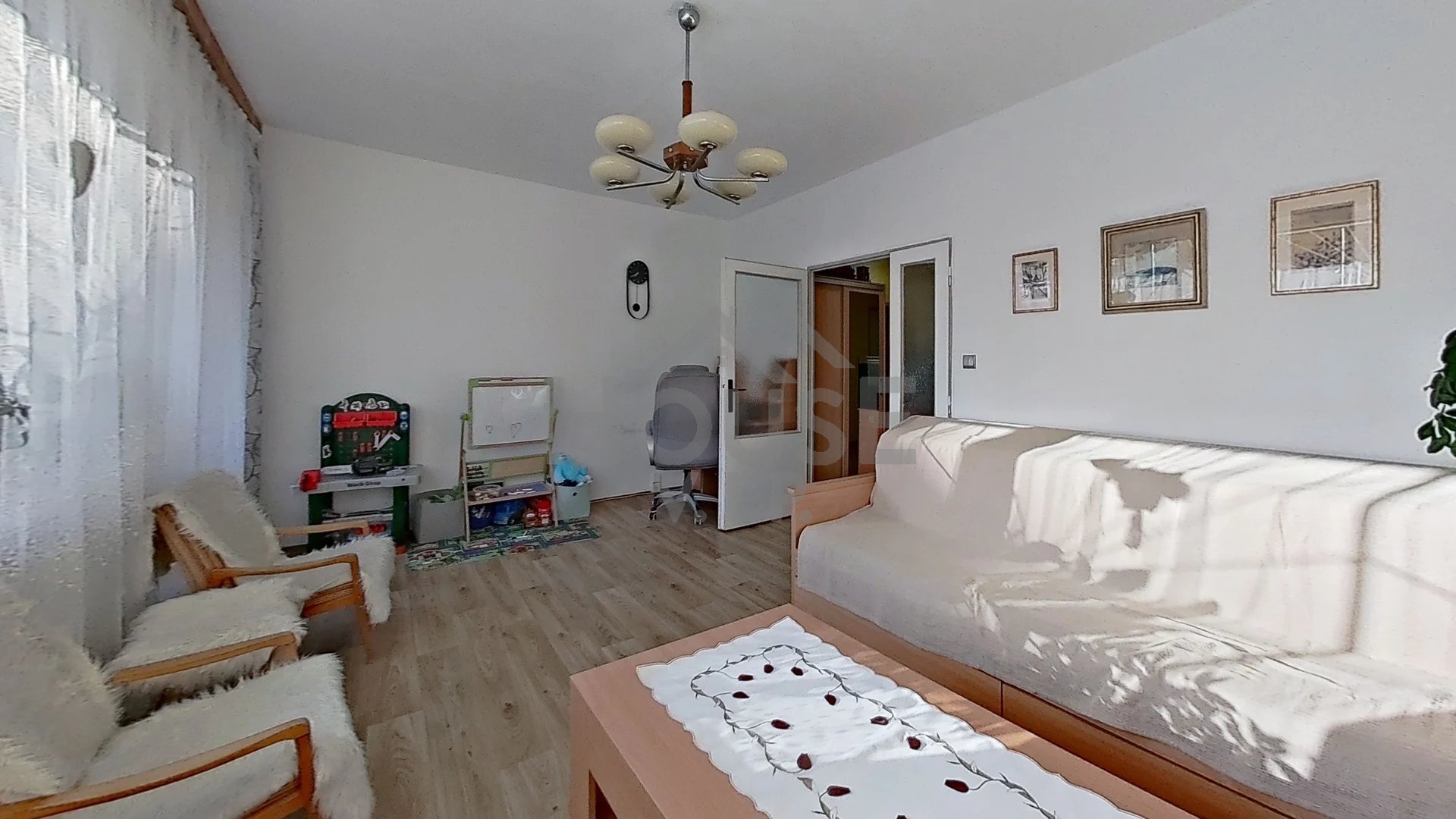 xh9vaspo1CC-Living_Room